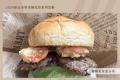 5.網友分享賞桐美食「鹹菜乾肉排鮮蝦堡」，中西完美結合。