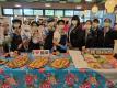 豫章工商展示創新客家餐點「桔醬雞肉鹹泡芙」及文創設計成果。