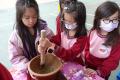 哈客五股館啟用活動成州國小學生體驗客家擂茶DIY技藝